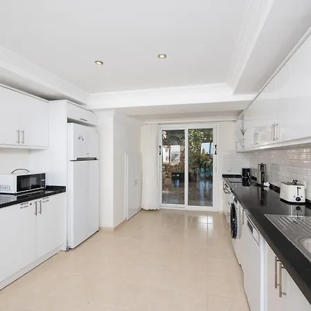 Villa Golden Heights 15