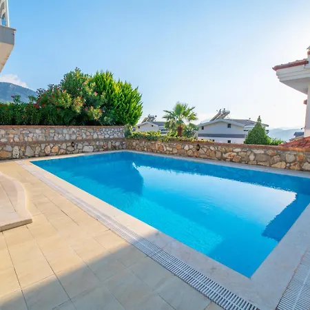 别墅 Golden Heights 15