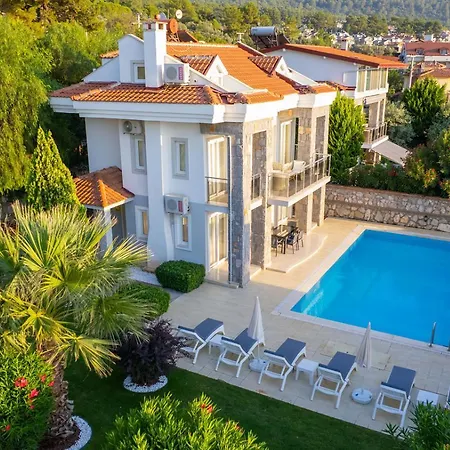 Golden Heights 15 * 厄吕代尼兹