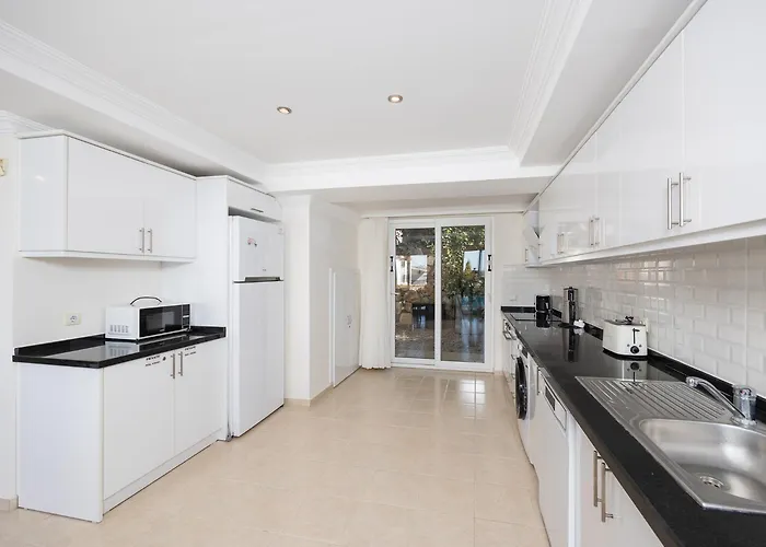 别墅 Golden Heights 15