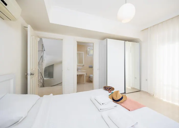 Golden Heights 15 别墅 厄吕代尼兹