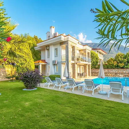 Villa Golden Heights 15 *